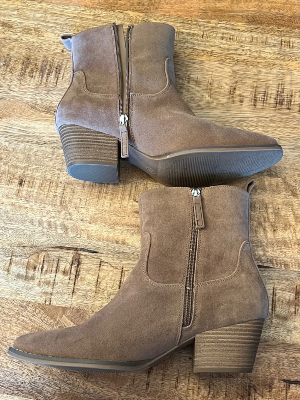 Universal Thread Women's Tan Suede Block Heel Chelsea Boot